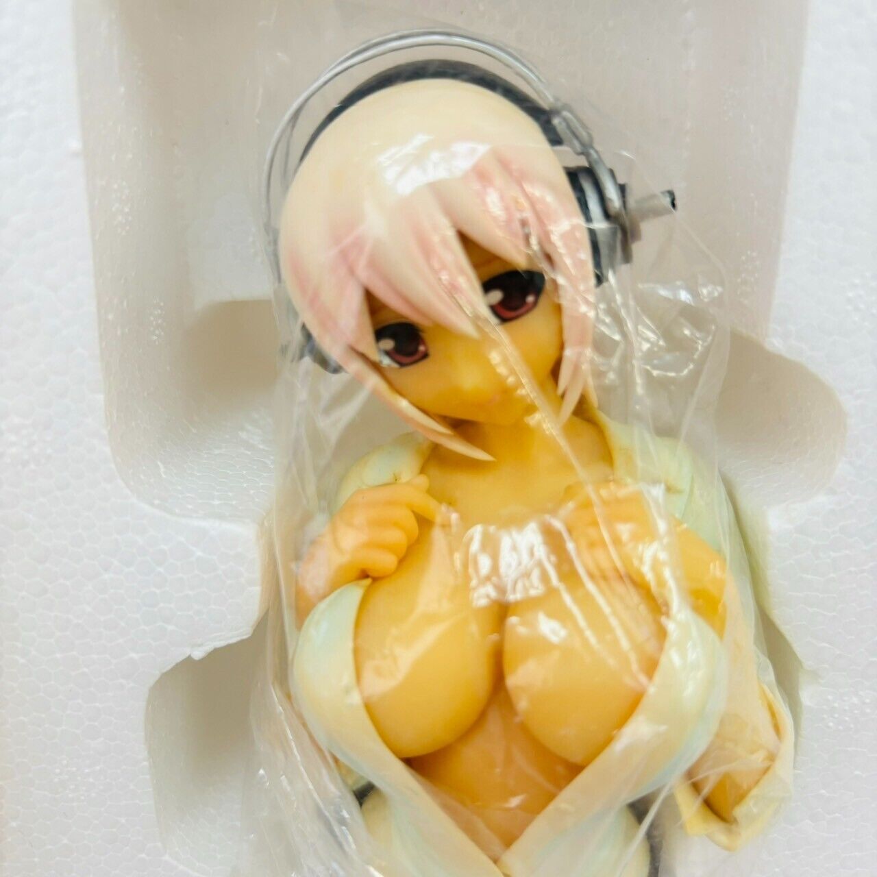 Skytube Super Sonico Figure Y-Shirt Ver. 1/6 Scale Girl Headphone White Kawaii