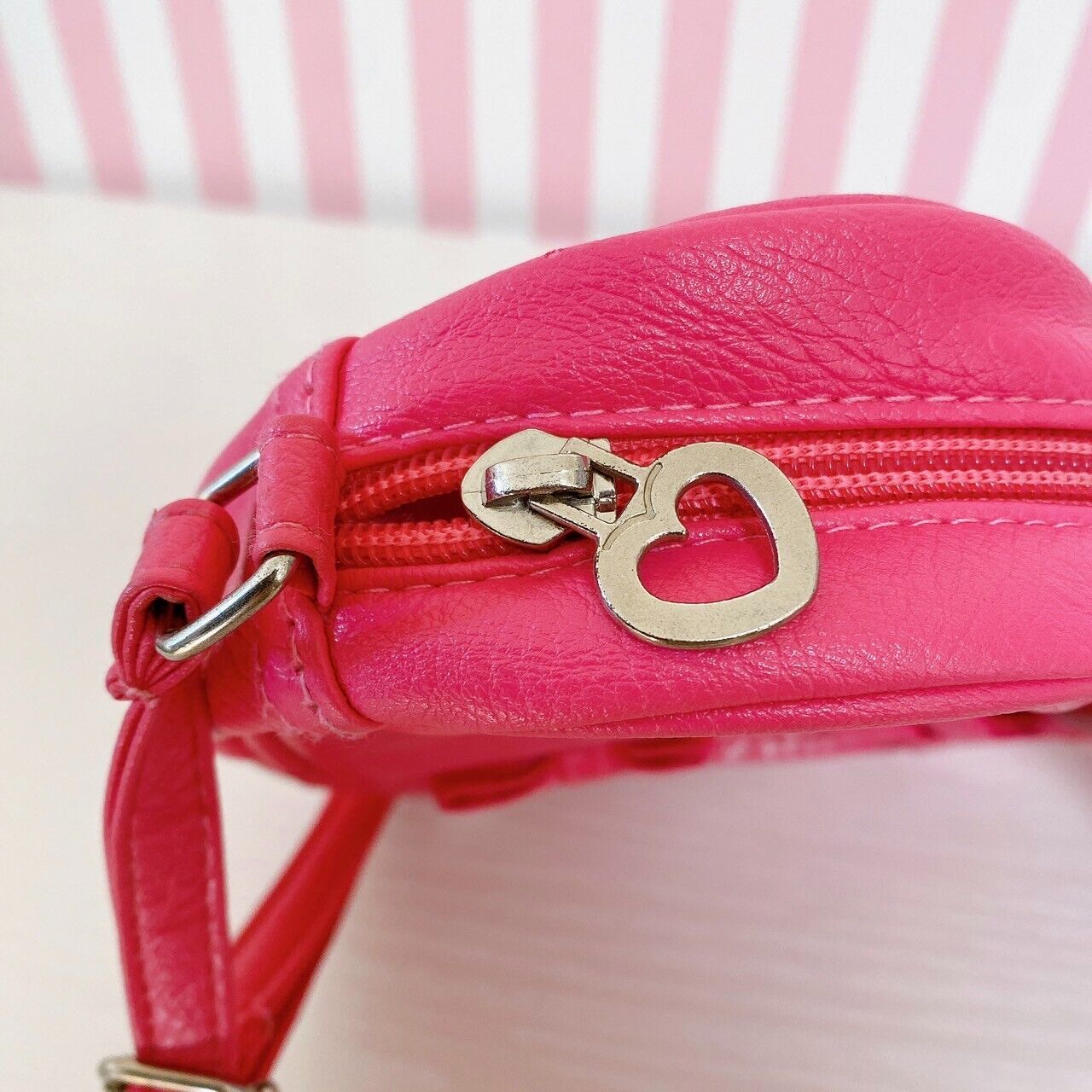 Mezzo Piano Shoulder Mini Bag Pochette Pink Ribbon Leather Heart Kids Girl Rare