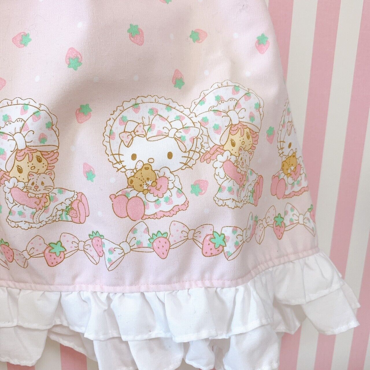 Sanrio Strawberry Shortcake Hello Kitty Collaboration Apron Pink Kawaii 110 Rare