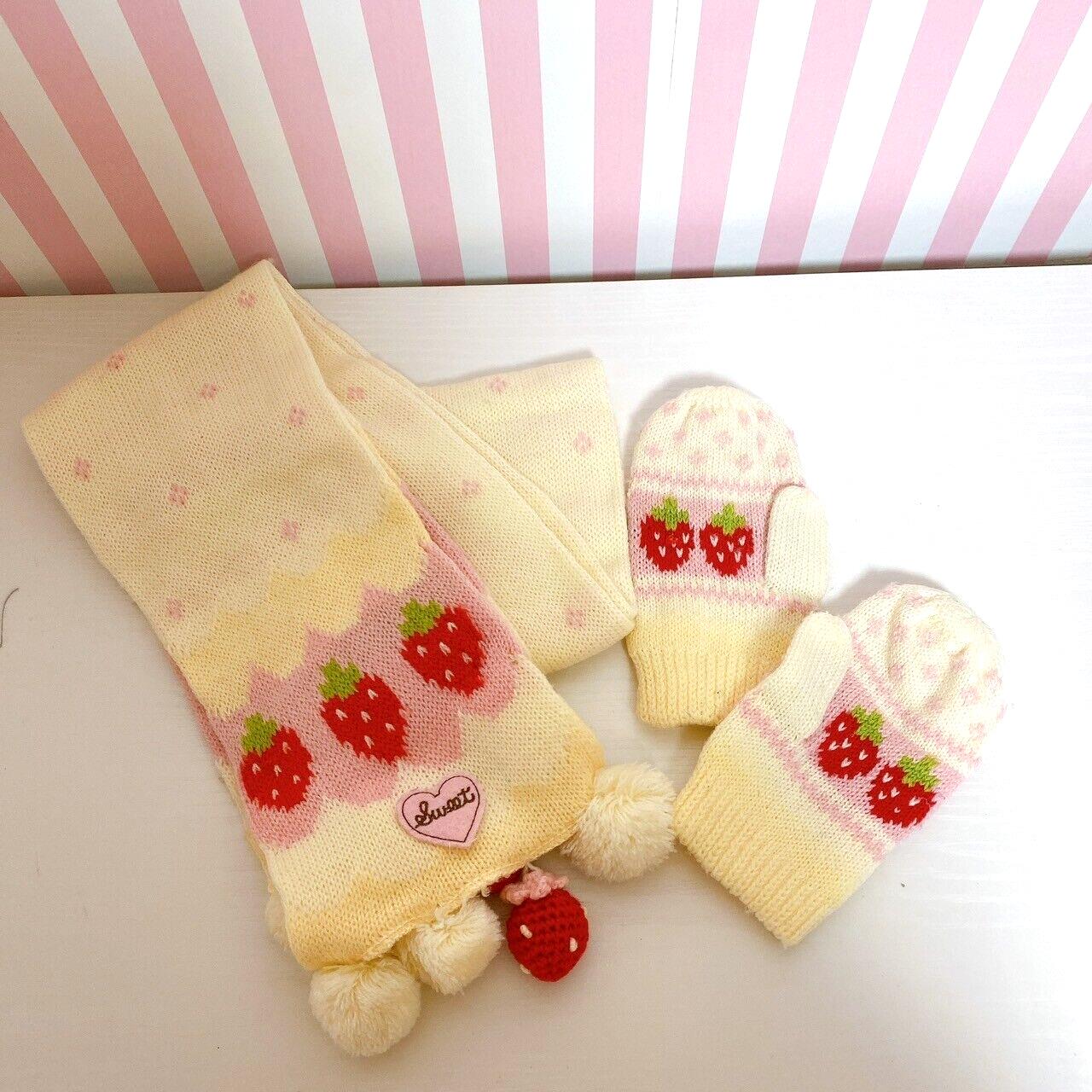 Mother Garden Muffler Glove Set Strawberry Heart White Pink Fluffy Kawaii Rare