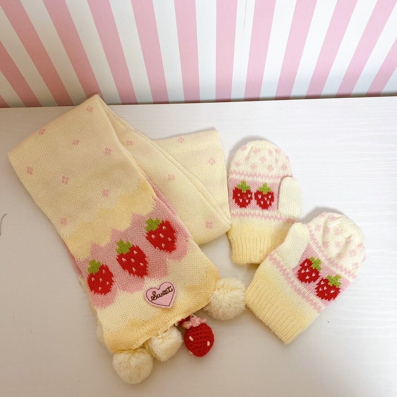 Mother Garden Muffler Glove Set Strawberry Heart White Pink Fluffy Kawaii Rare