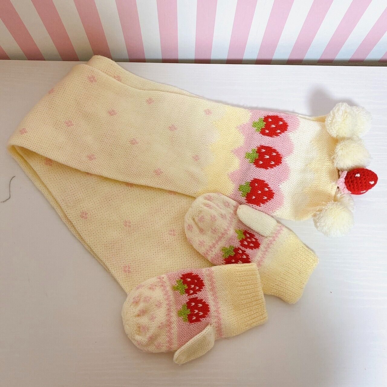 Mother Garden Muffler Glove Set Strawberry Heart White Pink Fluffy Kawaii Rare