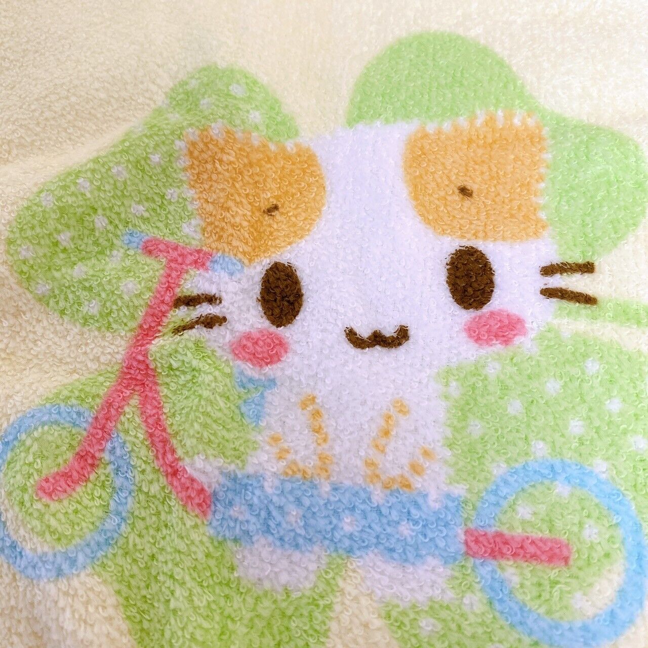 Sanrio Masyumaro Fluffy Fuwa Nyanko Marshmallow Rolled Towel Swimming Clover