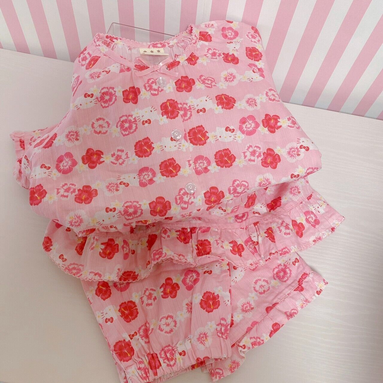 Sanrio Hello Kitty Summer Pajamas Kids 120cm Pink Red Flower Hibiscus Ribbon