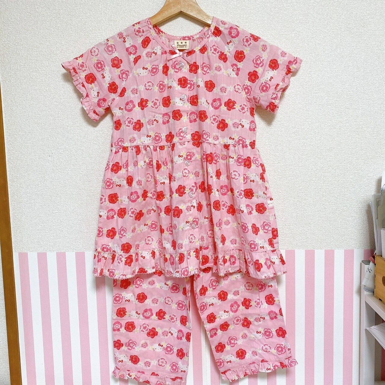 Sanrio Hello Kitty Summer Pajamas Kids 120cm Pink Red Flower Hibiscus Ribbon