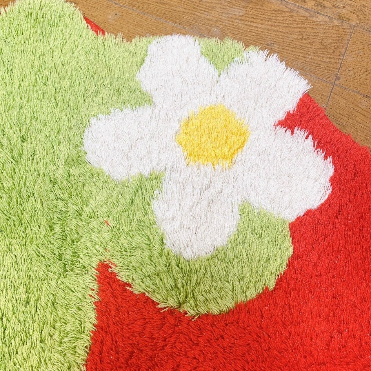 Mother Garden Rug Mat Medium Strawberry Red Flower White Green Kawaii Rare