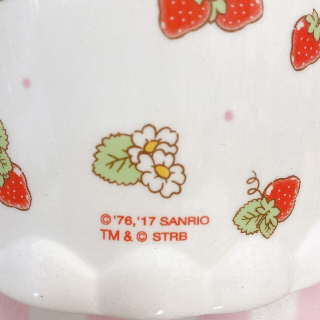 Sanrio Hello Kitty Strawberry Shortcake Pottery Cotton Case Accessory Box White