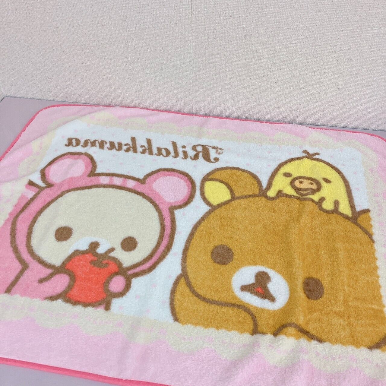 Rilakkuma Korilakkuma Kiiroitori San-X Pink Blanket Lace Apple Fluffy Kawaii