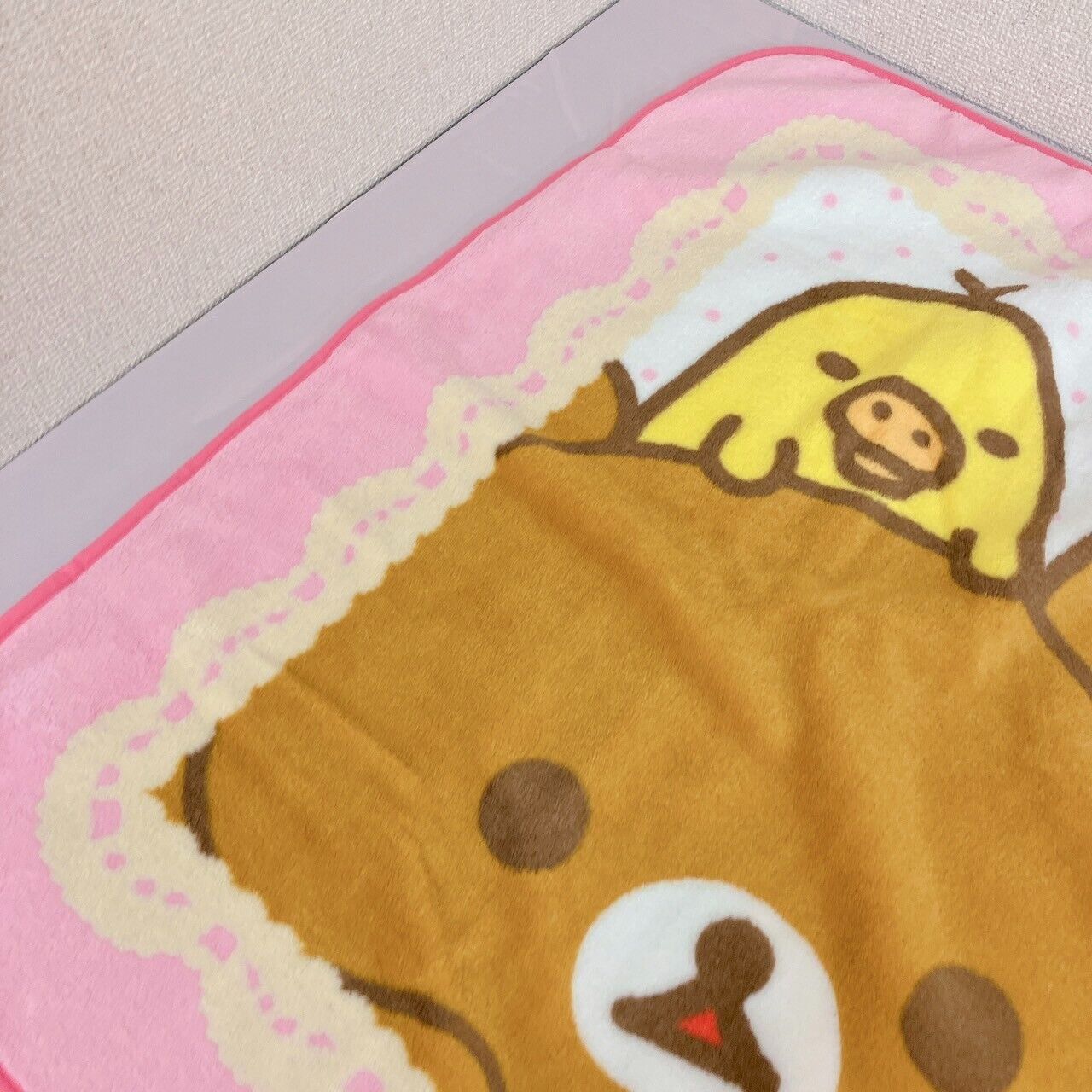 Rilakkuma Korilakkuma Kiiroitori San-X Pink Blanket Lace Apple Fluffy Kawaii